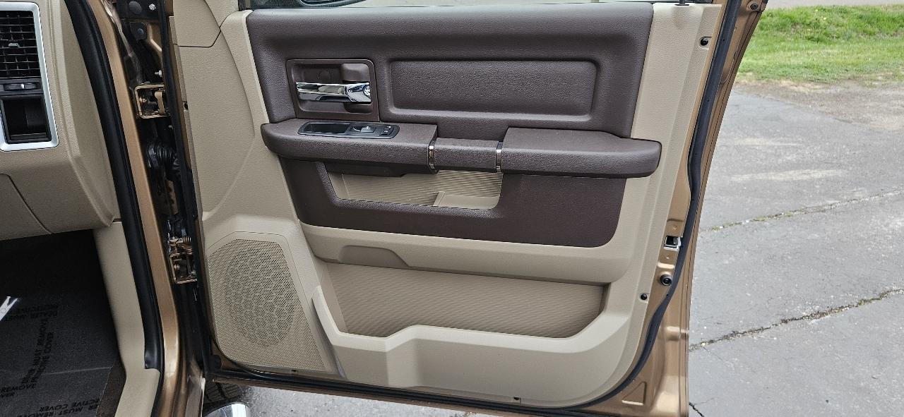RAM 1500 4WD Crew Cab 140.5" Big Horn 2011