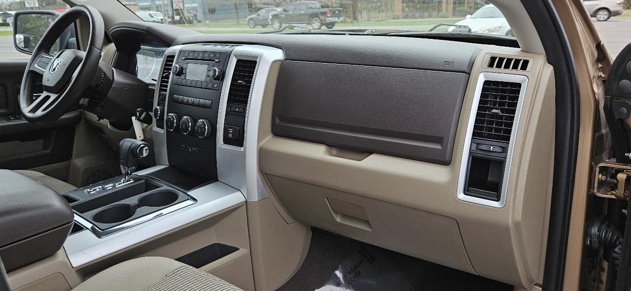 RAM 1500 4WD Crew Cab 140.5" Big Horn 2011