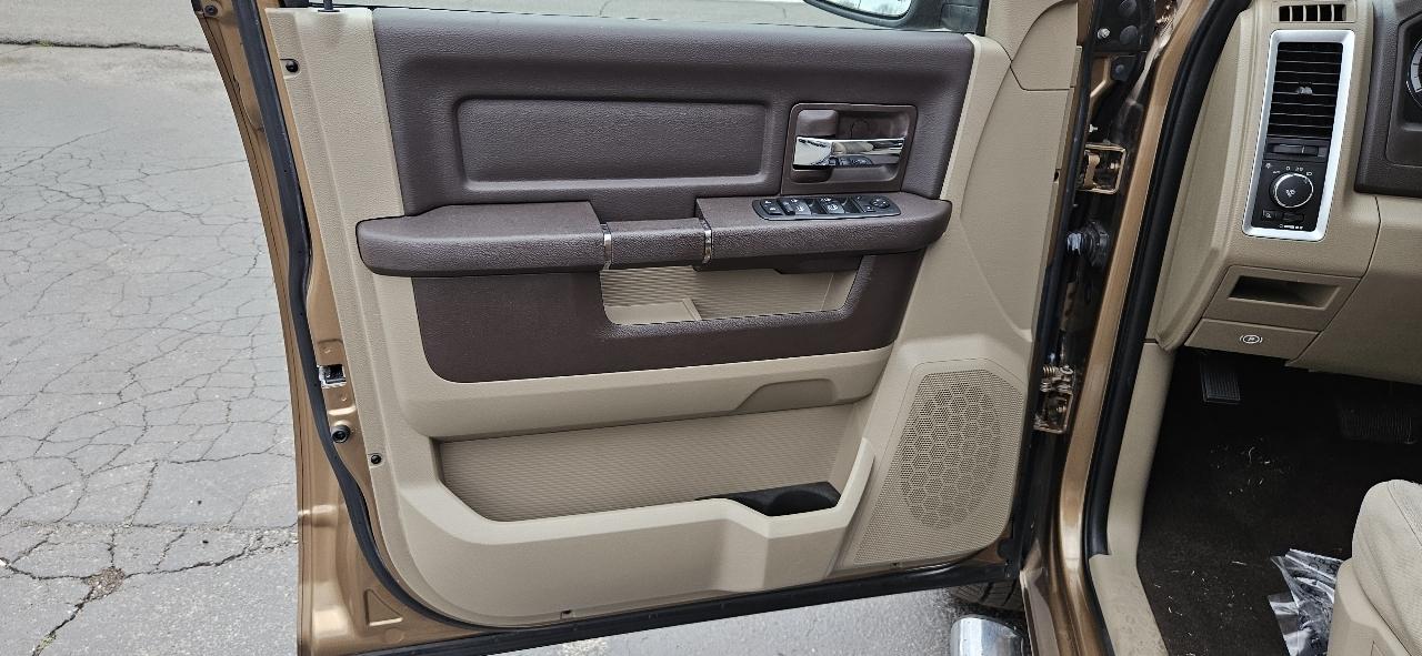 RAM 1500 4WD Crew Cab 140.5" Big Horn 2011