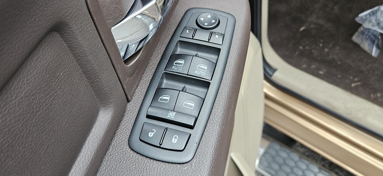 RAM 1500 4WD Crew Cab 140.5" Big Horn 2011