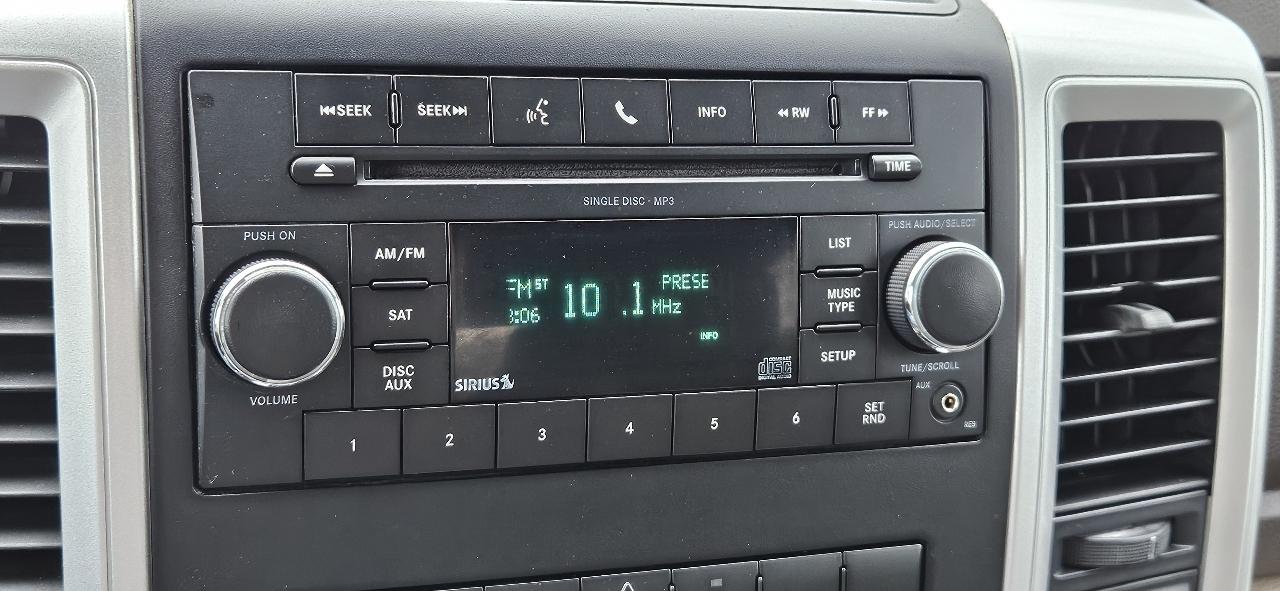 RAM 1500 4WD Crew Cab 140.5" Big Horn 2011