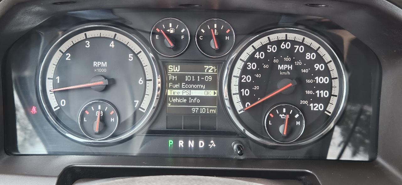 RAM 1500 4WD Crew Cab 140.5" Big Horn 2011