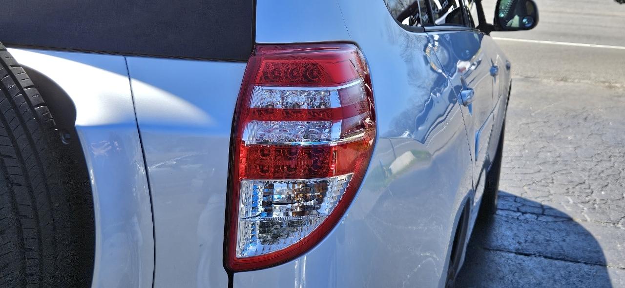 Toyota RAV4 FWD 4dr 4-cyl 4-Spd AT (Natl) 2011