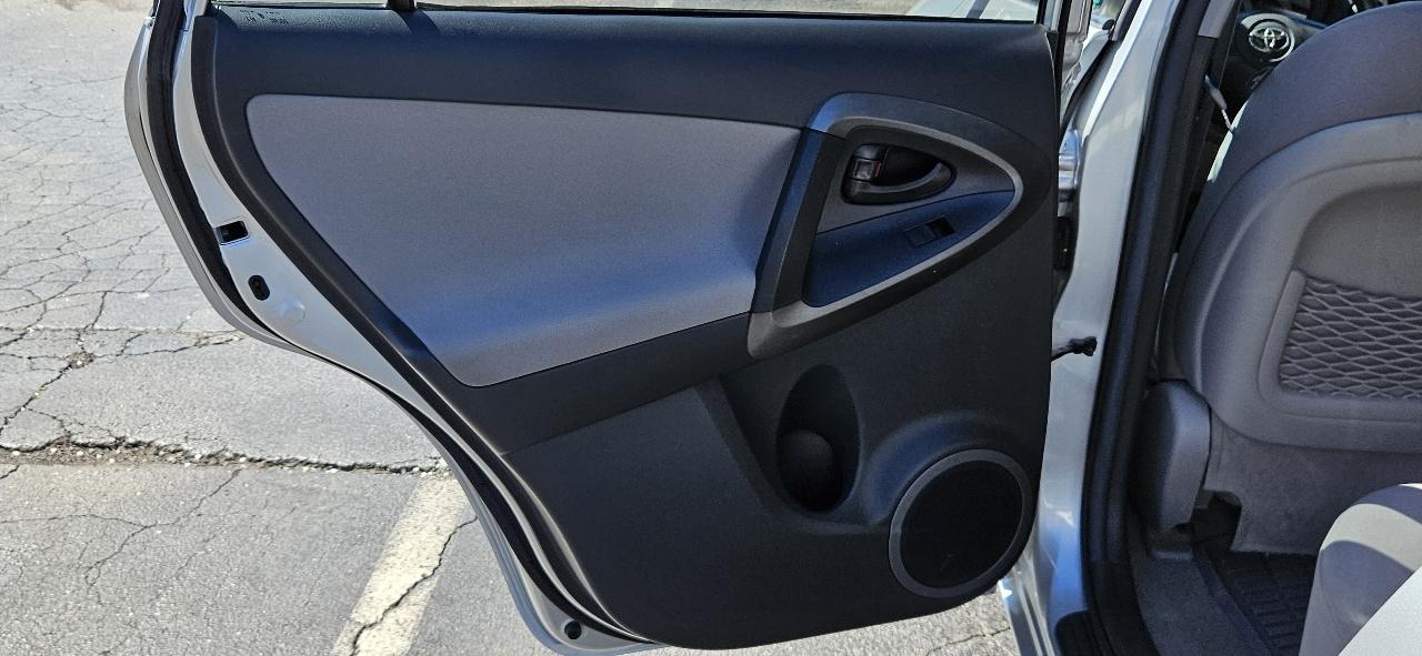 Toyota RAV4 FWD 4dr 4-cyl 4-Spd AT (Natl) 2011