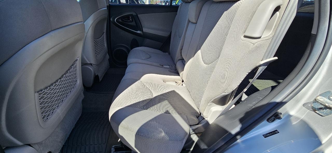 Toyota RAV4 FWD 4dr 4-cyl 4-Spd AT (Natl) 2011