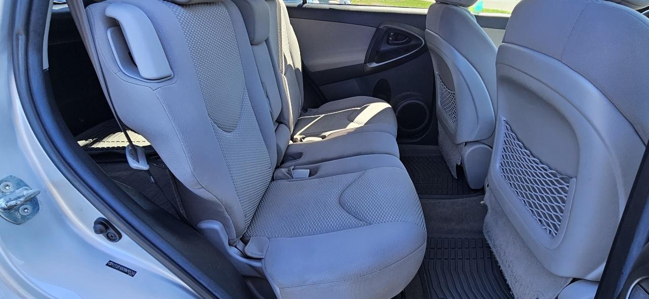 Toyota RAV4 FWD 4dr 4-cyl 4-Spd AT (Natl) 2011