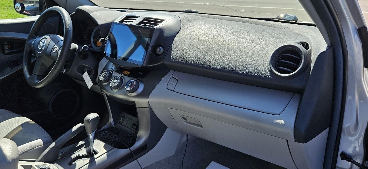 Toyota RAV4 FWD 4dr 4-cyl 4-Spd AT (Natl) 2011