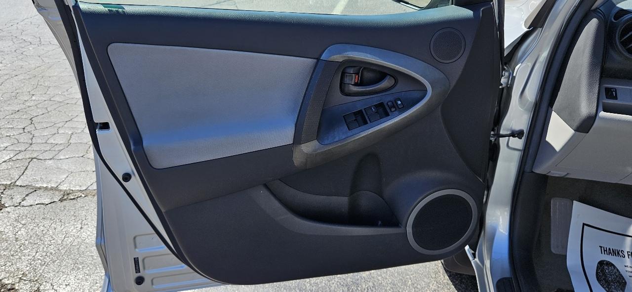 Toyota RAV4 FWD 4dr 4-cyl 4-Spd AT (Natl) 2011