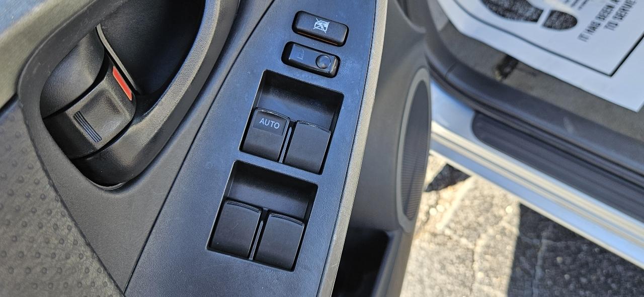 Toyota RAV4 FWD 4dr 4-cyl 4-Spd AT (Natl) 2011