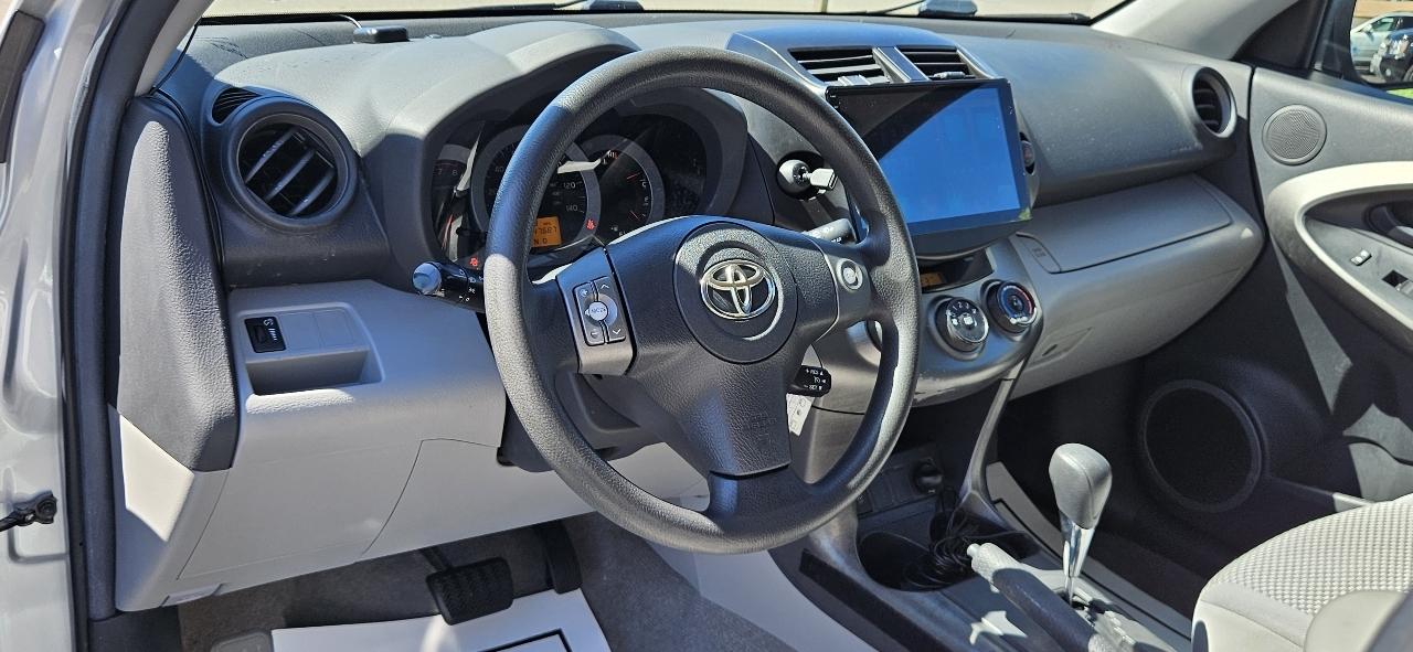 Toyota RAV4 FWD 4dr 4-cyl 4-Spd AT (Natl) 2011