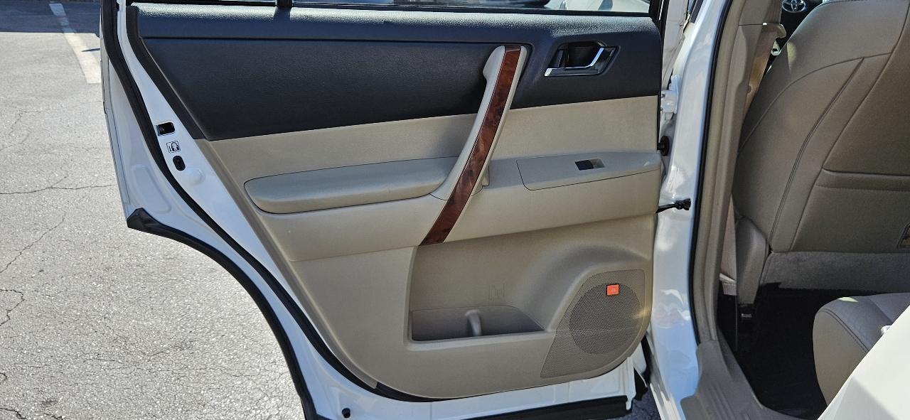 Toyota Highlander 4WD 4dr V6 Limited (Natl) 2013