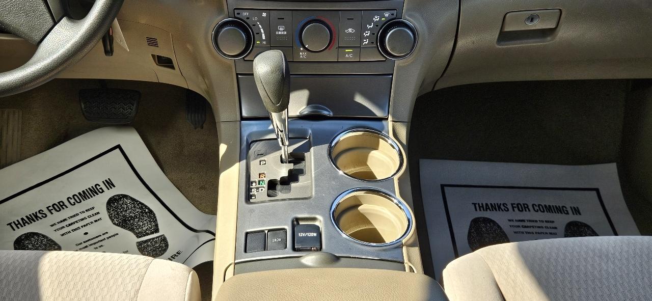 Toyota Highlander FWD 4dr Base (Natl) 2008