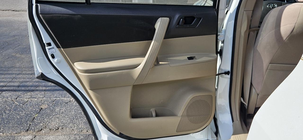 Toyota Highlander FWD 4dr Base (Natl) 2008