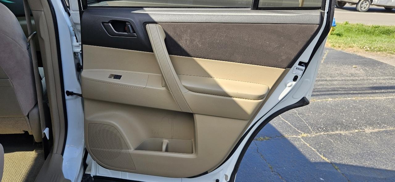 Toyota Highlander FWD 4dr Base (Natl) 2008