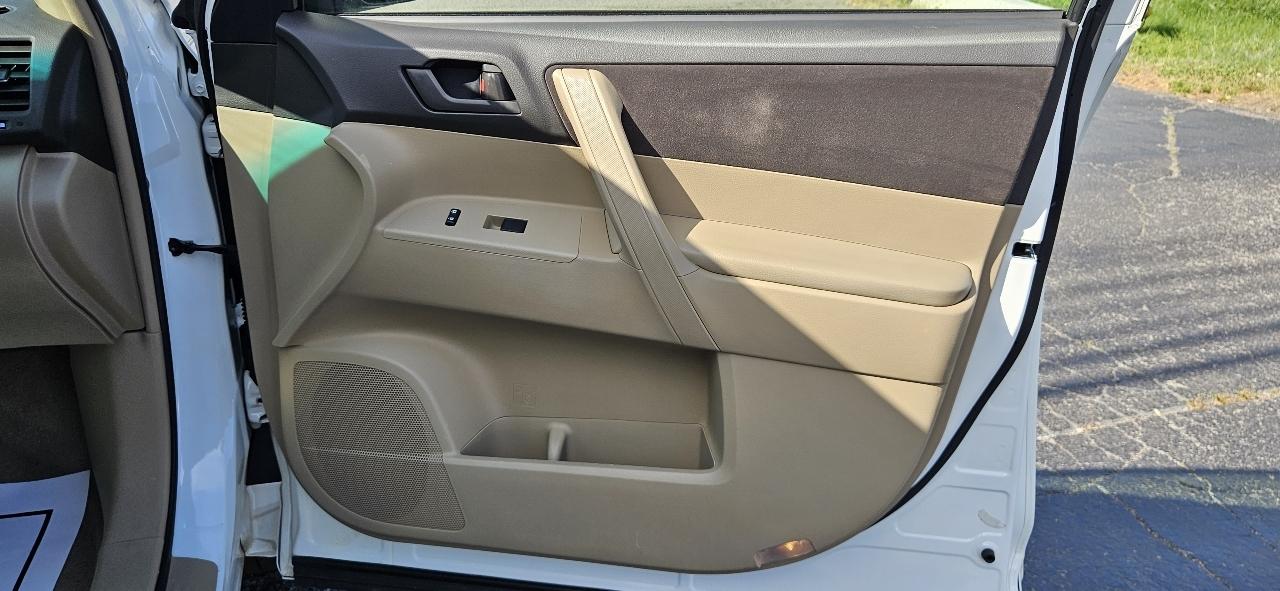 Toyota Highlander FWD 4dr Base (Natl) 2008