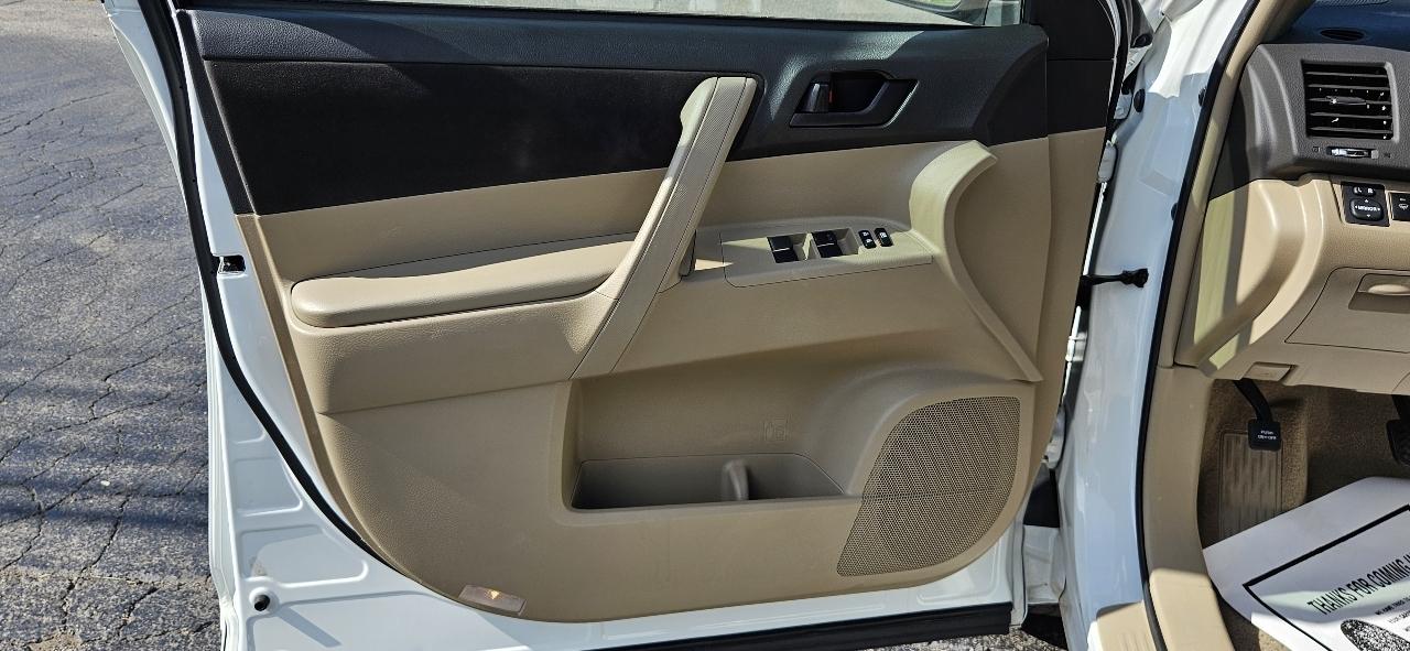 Toyota Highlander FWD 4dr Base (Natl) 2008