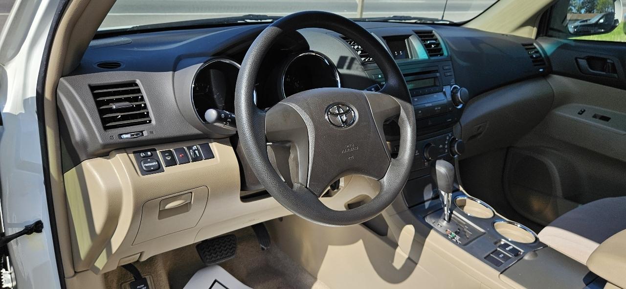 Toyota Highlander FWD 4dr Base (Natl) 2008