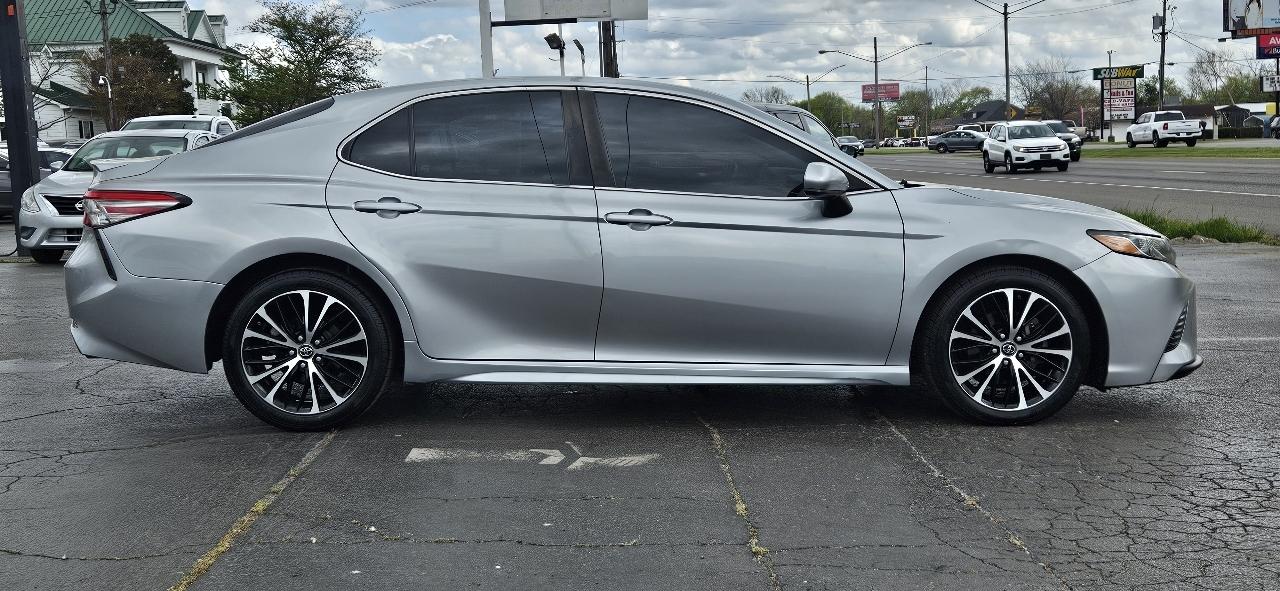 Toyota Camry SE Auto (Natl) 2018