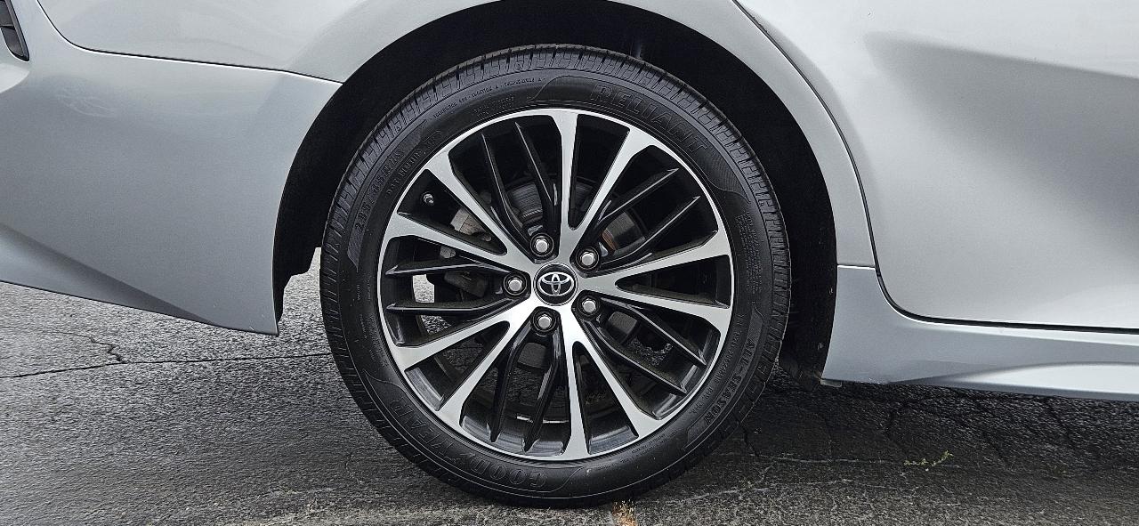 Toyota Camry SE Auto (Natl) 2018