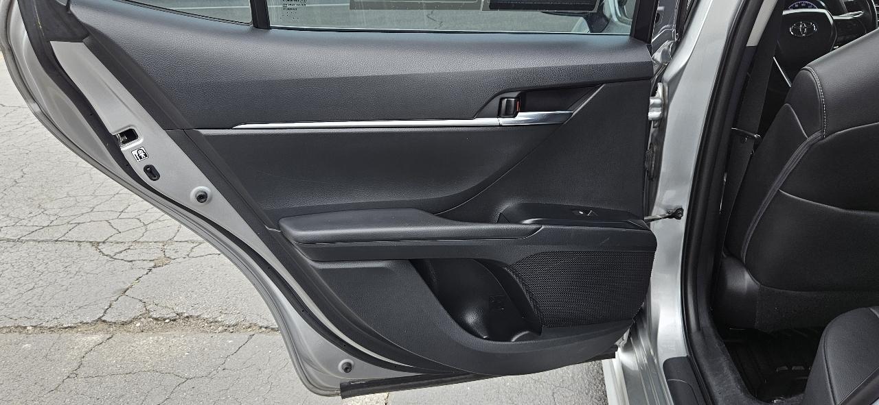 Toyota Camry SE Auto (Natl) 2018