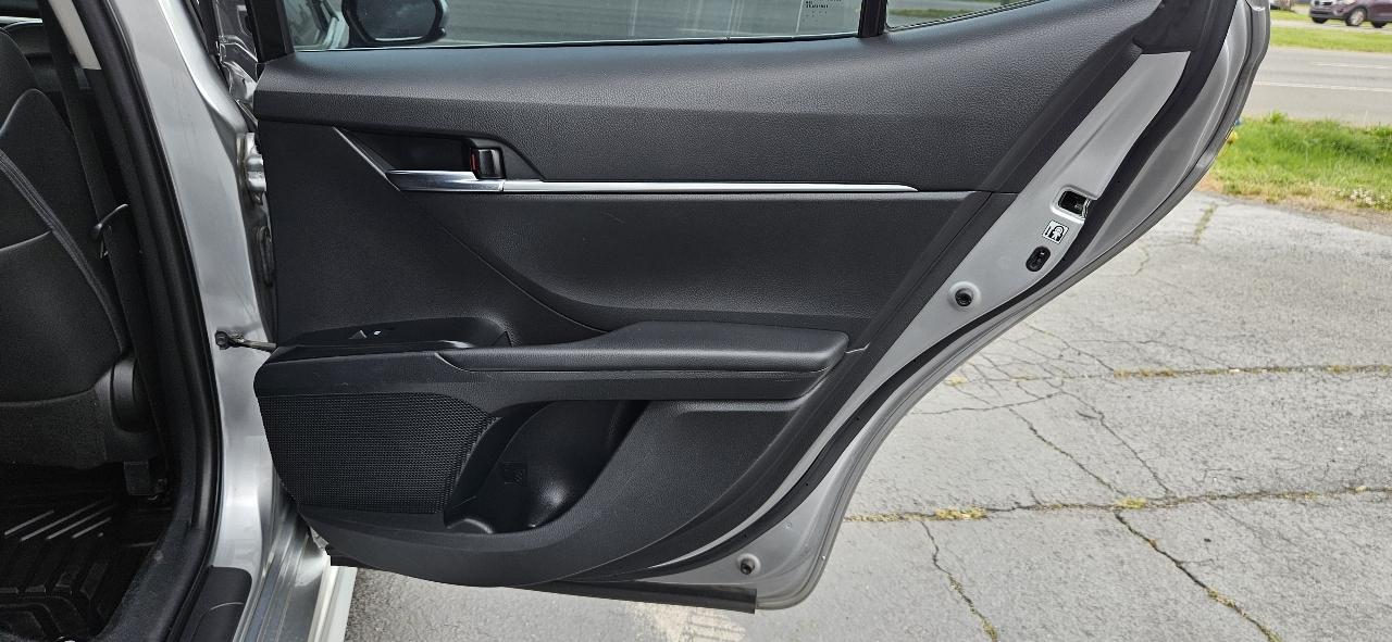 Toyota Camry SE Auto (Natl) 2018