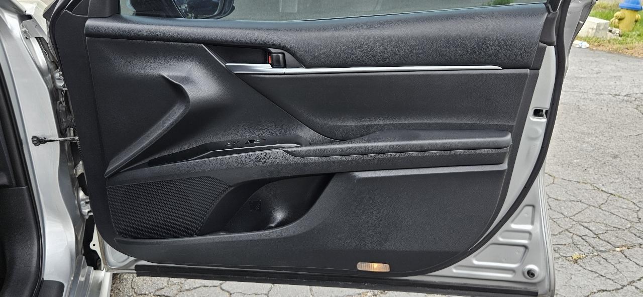 Toyota Camry SE Auto (Natl) 2018