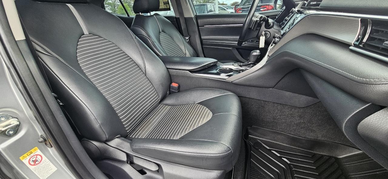 Toyota Camry SE Auto (Natl) 2018