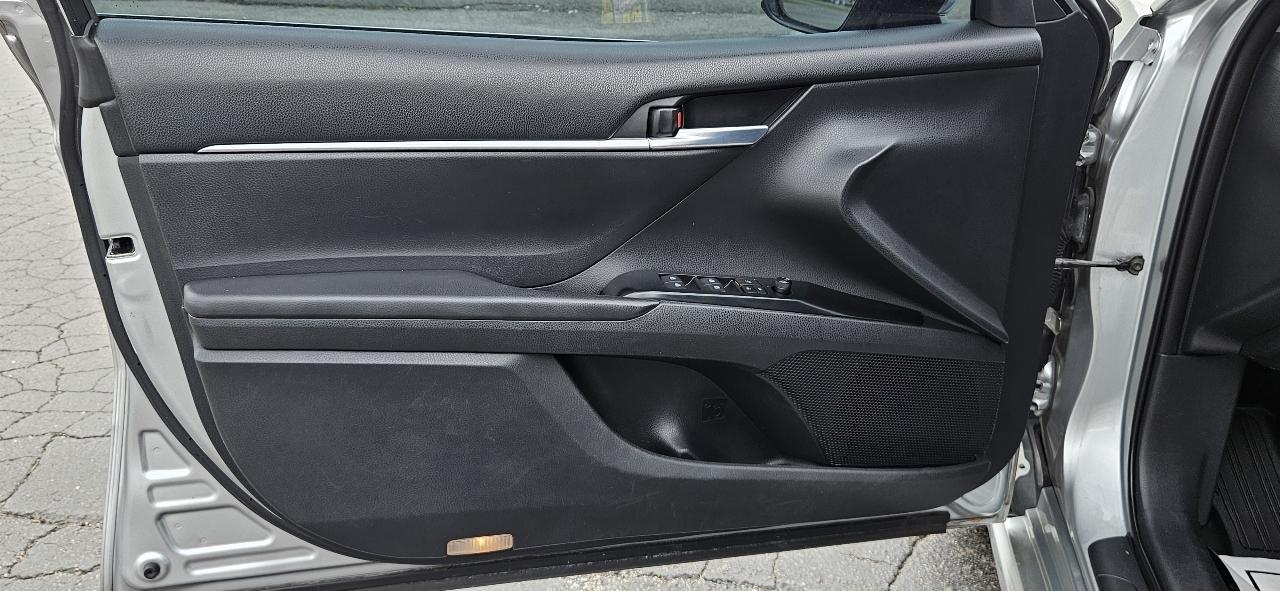 Toyota Camry SE Auto (Natl) 2018