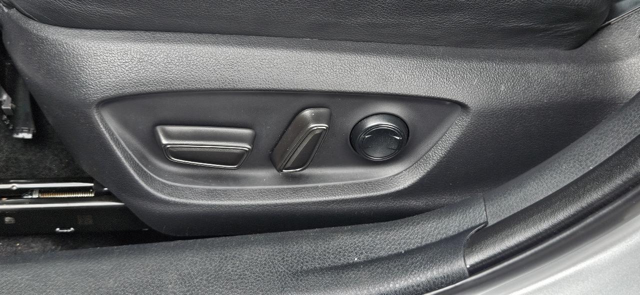 Toyota Camry SE Auto (Natl) 2018