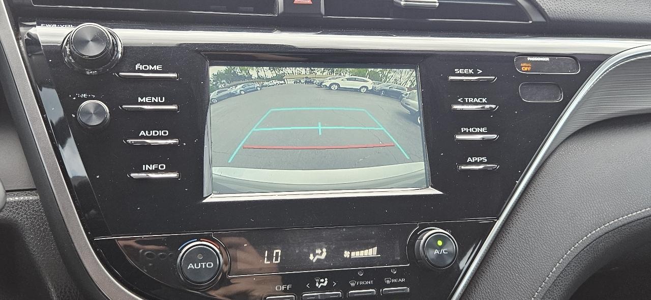 Toyota Camry SE Auto (Natl) 2018