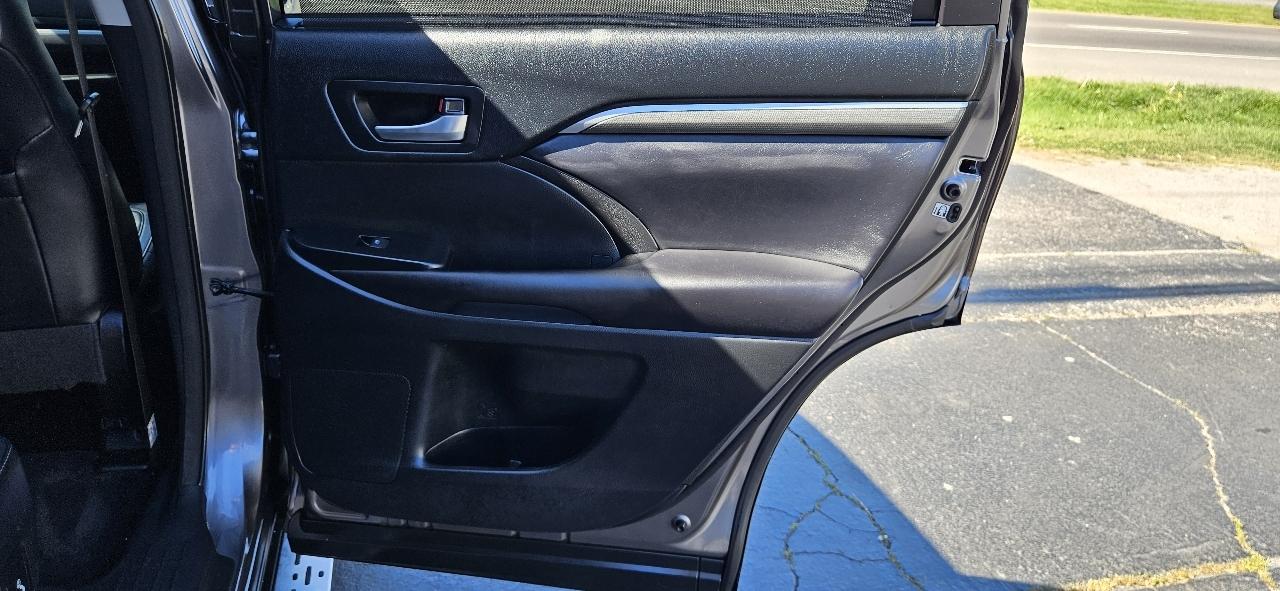 Toyota Highlander SE 4D SUV FWD 2018