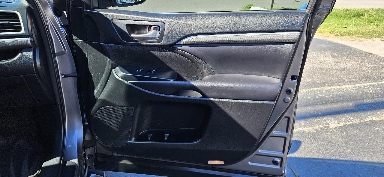 Toyota Highlander SE 4D SUV FWD 2018