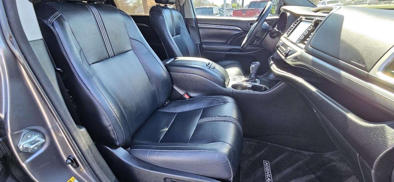 Toyota Highlander SE 4D SUV FWD 2018