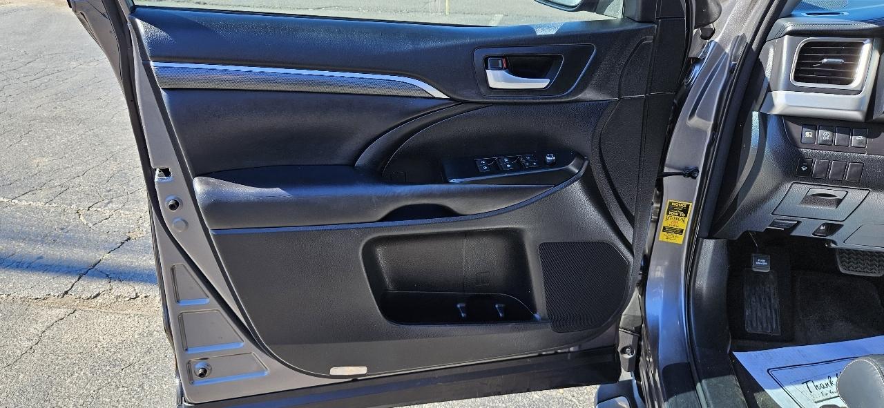 Toyota Highlander SE 4D SUV FWD 2018