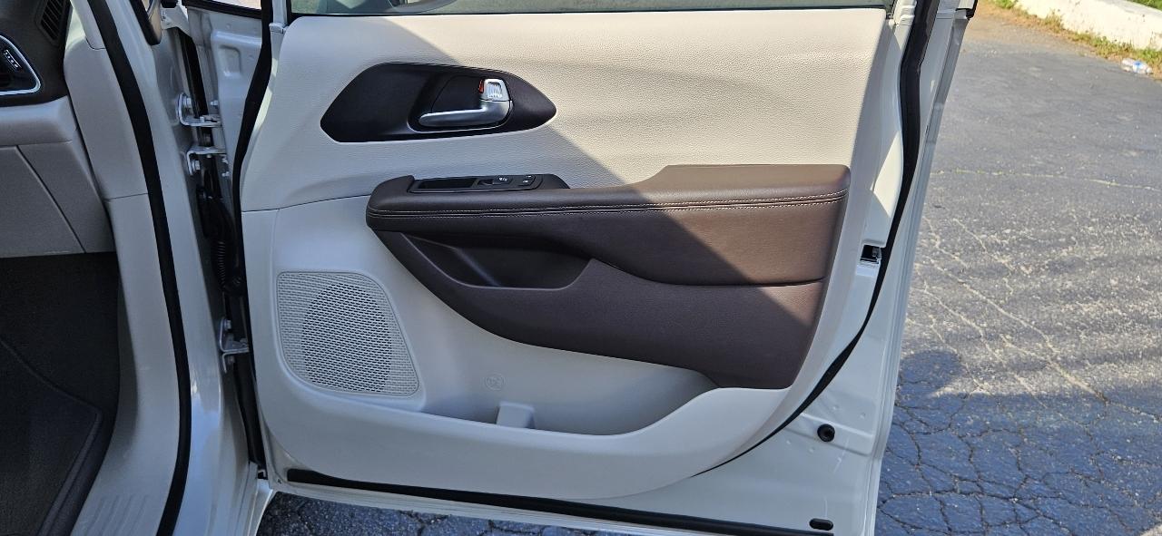 Chrysler Pacifica Touring L Plus FWD 2020