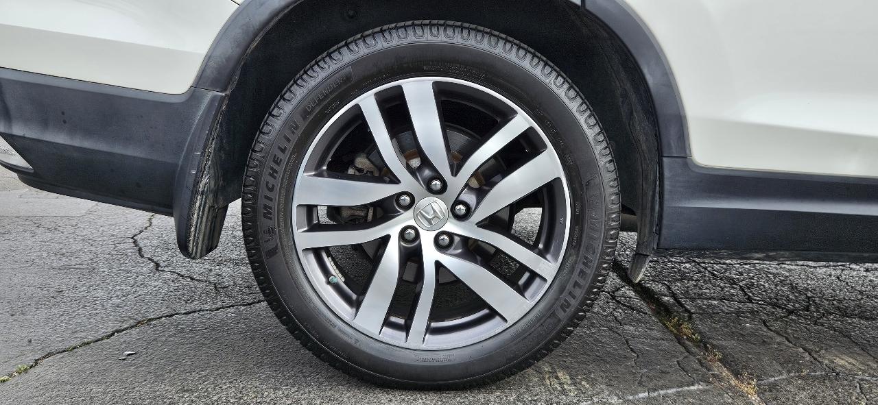 Honda Pilot 2WD 4dr Touring w/RES & Navi 2016