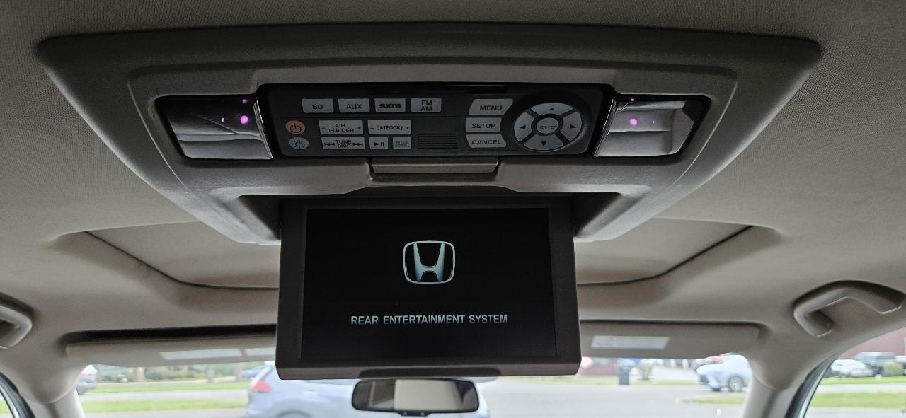 Honda Pilot 2WD 4dr Touring w/RES & Navi 2016