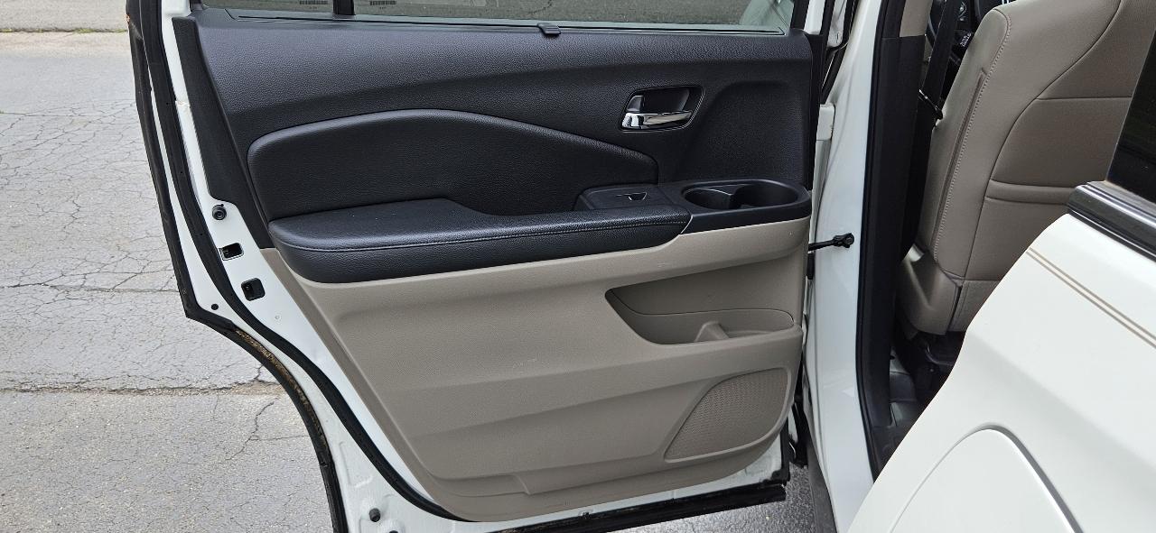 Honda Pilot 2WD 4dr Touring w/RES & Navi 2016