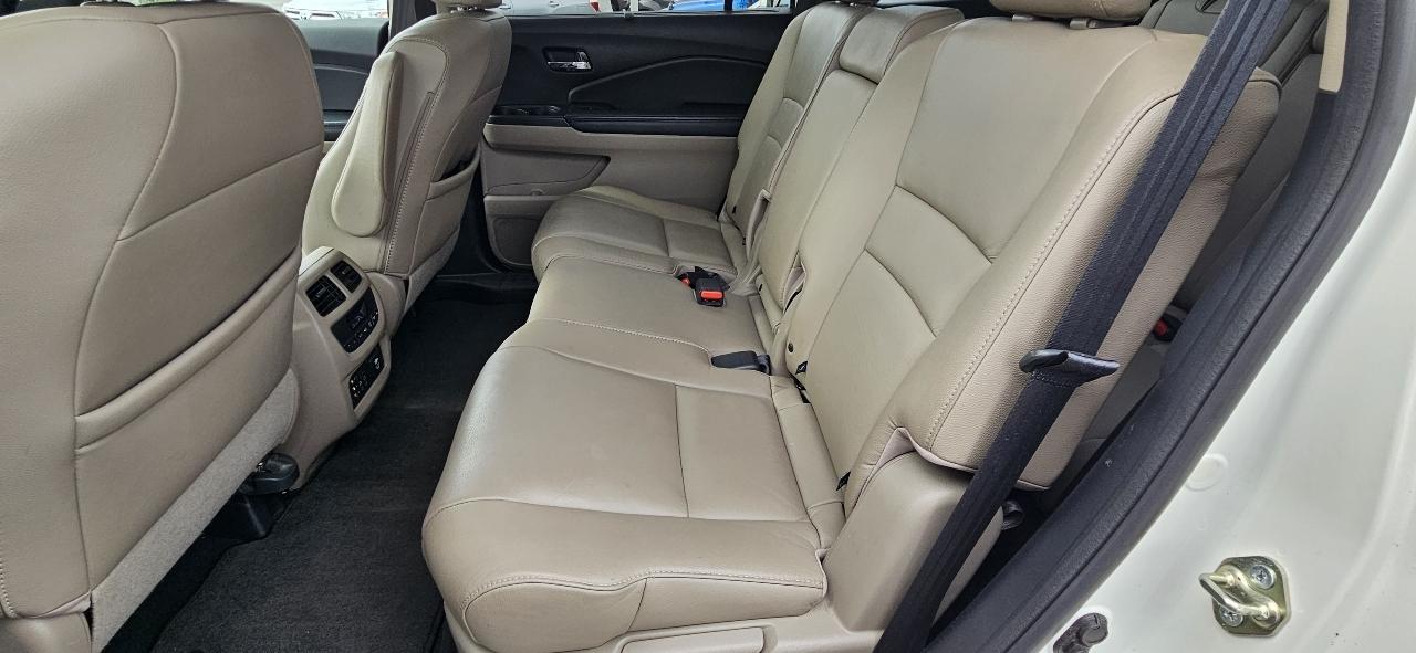 Honda Pilot 2WD 4dr Touring w/RES & Navi 2016