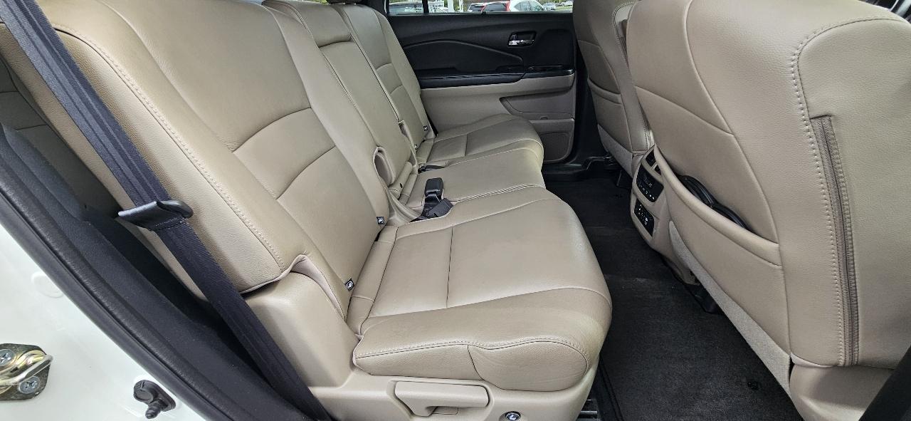 Honda Pilot 2WD 4dr Touring w/RES & Navi 2016