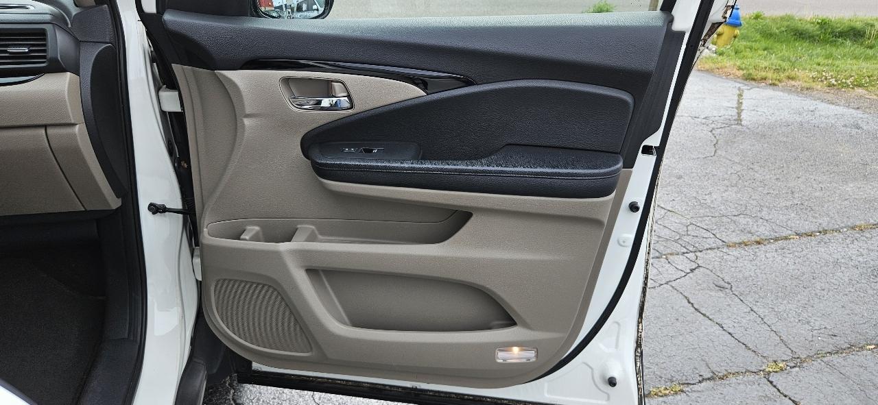 Honda Pilot 2WD 4dr Touring w/RES & Navi 2016