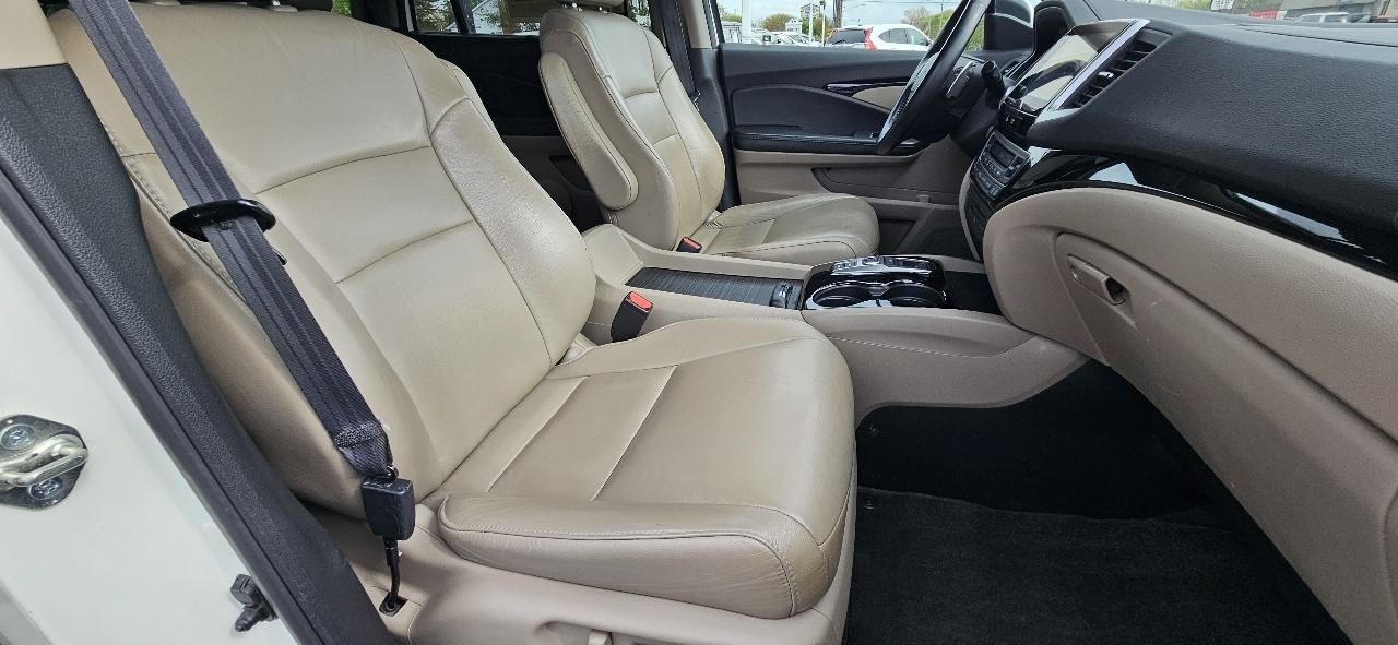 Honda Pilot 2WD 4dr Touring w/RES & Navi 2016