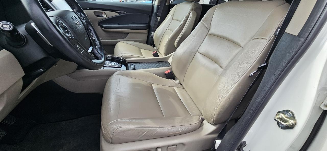 Honda Pilot 2WD 4dr Touring w/RES & Navi 2016