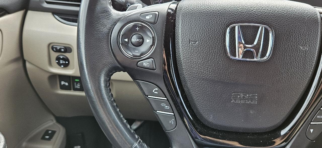 Honda Pilot 2WD 4dr Touring w/RES & Navi 2016