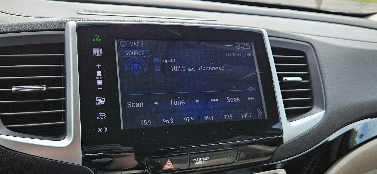 Honda Pilot 2WD 4dr Touring w/RES & Navi 2016