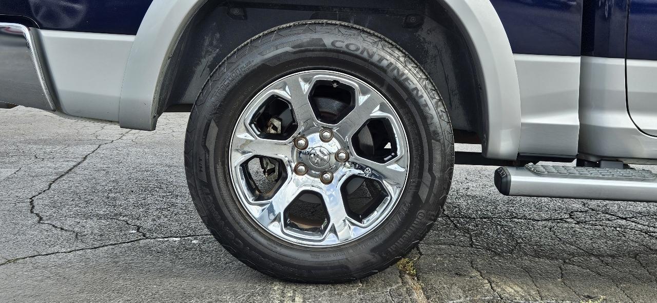 RAM 1500 4WD Crew Cab 140.5" Laramie 2016