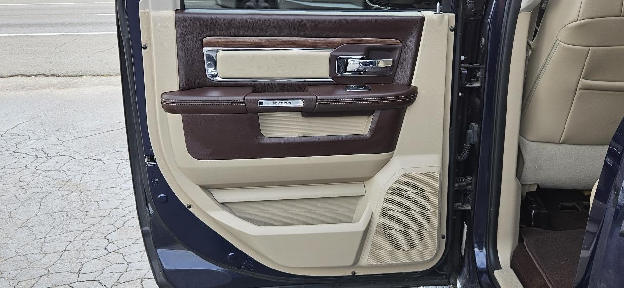 RAM 1500 4WD Crew Cab 140.5" Laramie 2016