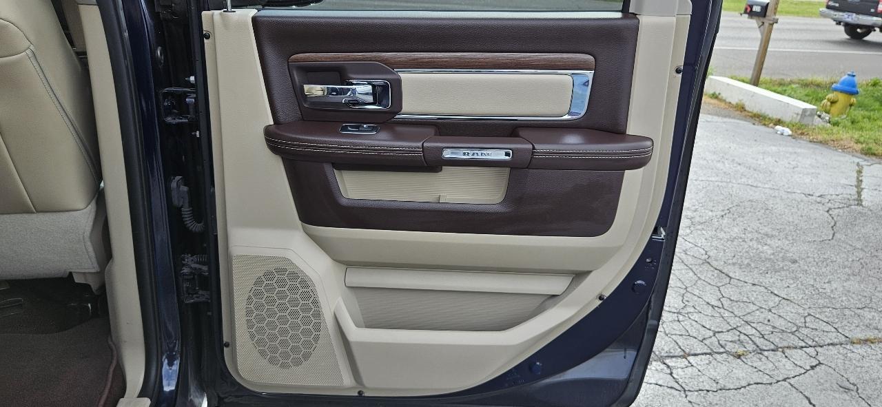 RAM 1500 4WD Crew Cab 140.5" Laramie 2016