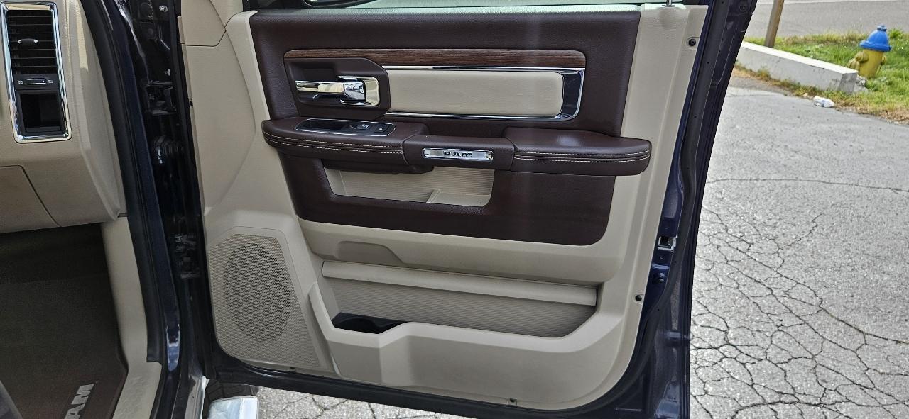 RAM 1500 4WD Crew Cab 140.5" Laramie 2016