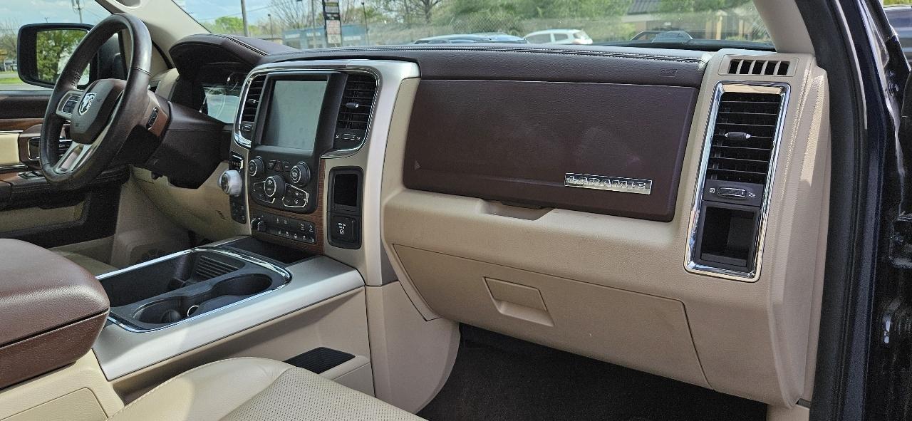 RAM 1500 4WD Crew Cab 140.5" Laramie 2016